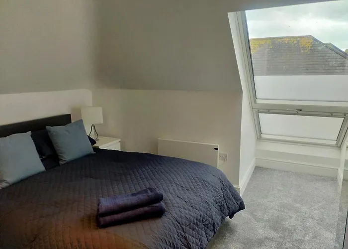 Stunning Luminous Penthouse/ 2Beds 2Baths