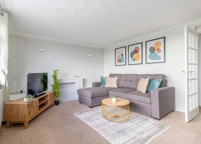 Trendy Sea View 2 Bedroom Sleeps 6 - Free Parking